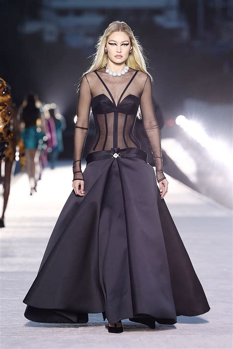 versace spring 2009 runway pictures livingly|gigi hadid versace runway.